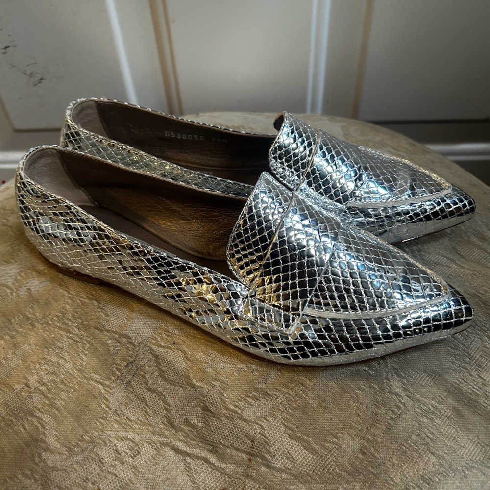 AGL Metallic Snakeskin print Soft Pointy Toes Loafers Sz 7.5 made in Italy